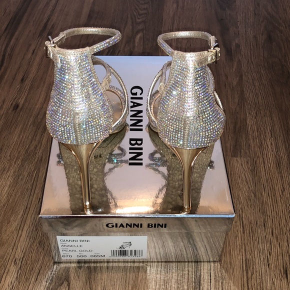 Pearl/gold Shoes - Picture 1 of 8